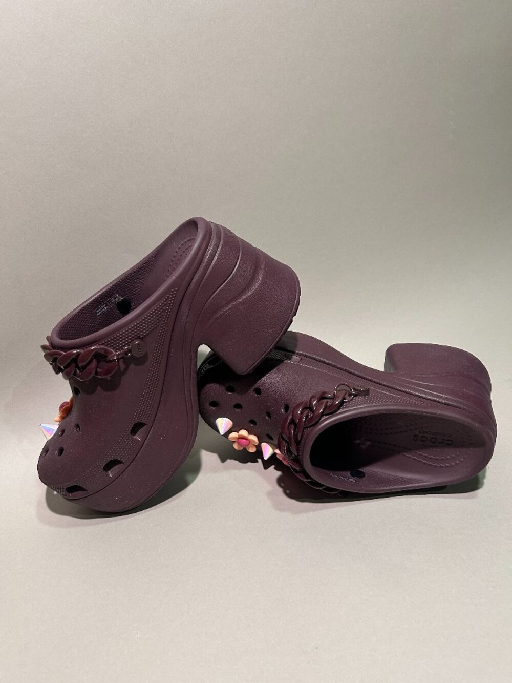 Crocs Siren Chain Clog in Dark Cherry / Burgundy — size W7 with Jibbitz - Picture 6 of 6